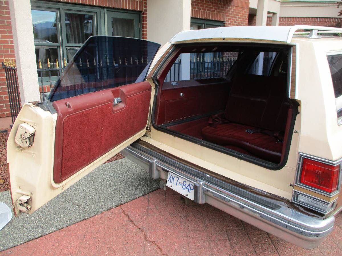 Oldsmobile-custom-cruiser-wagon-1990-14