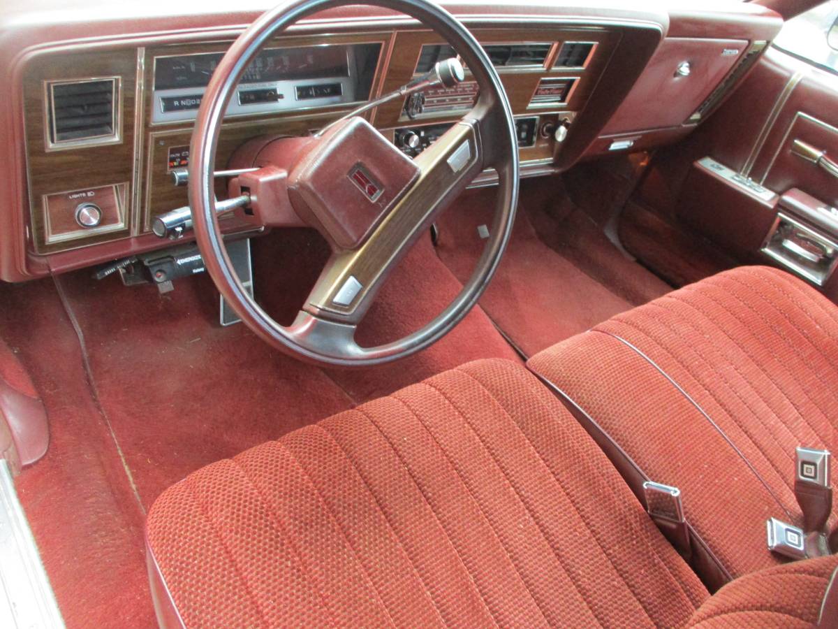 Oldsmobile-custom-cruiser-wagon-1990-2