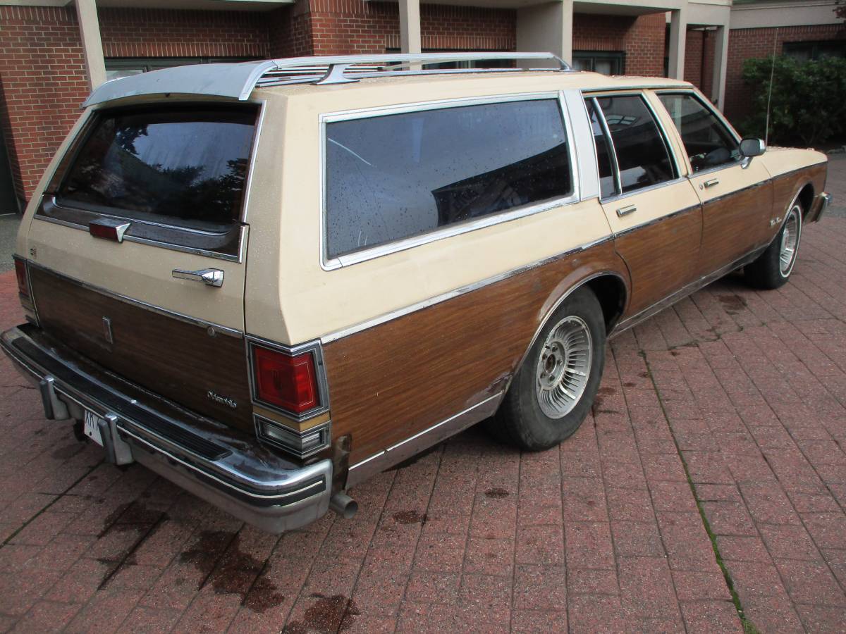Oldsmobile-custom-cruiser-wagon-1990-3