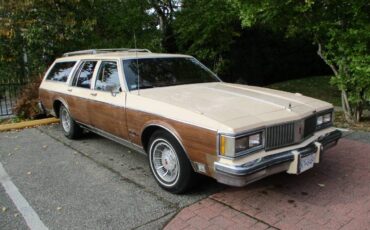 Oldsmobile-custom-cruiser-wagon-1990