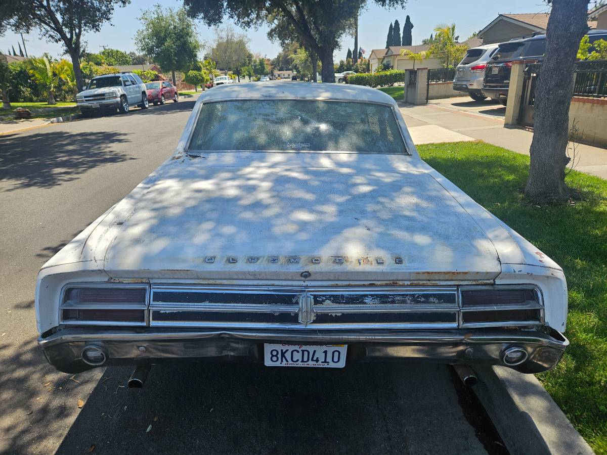 Oldsmobile-cutlass-1964-white-2
