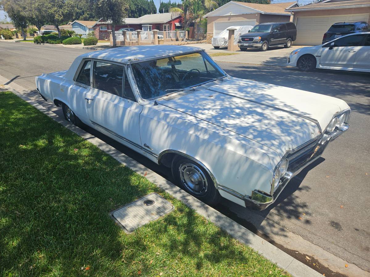 Oldsmobile-cutlass-1964-white-3