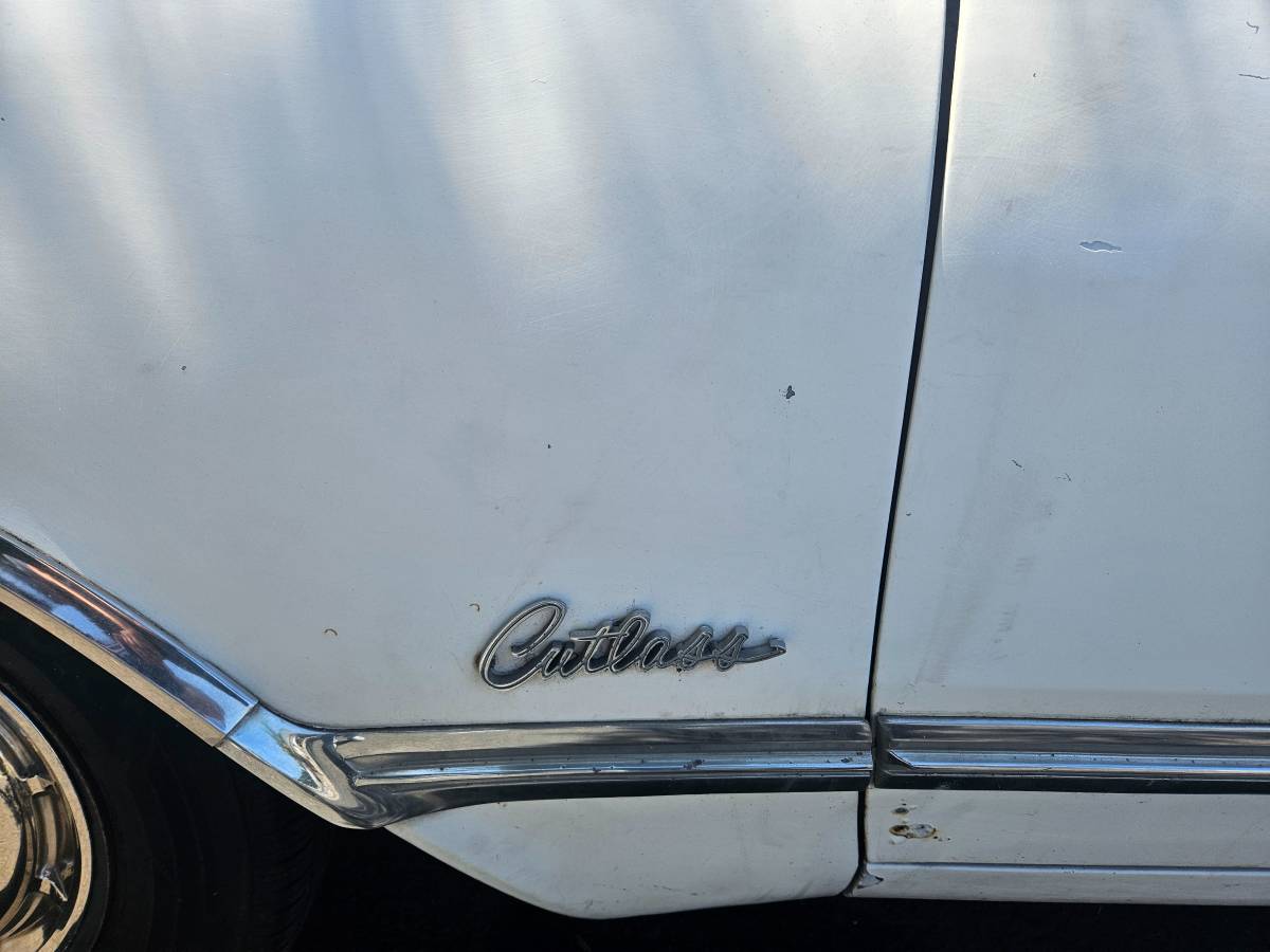 Oldsmobile-cutlass-1964-white-4