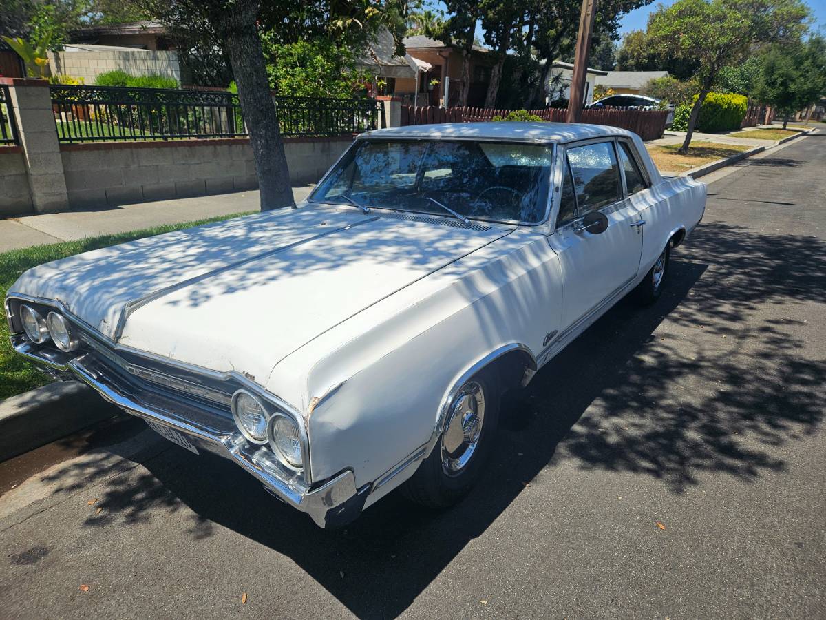 Oldsmobile-cutlass-1964-white