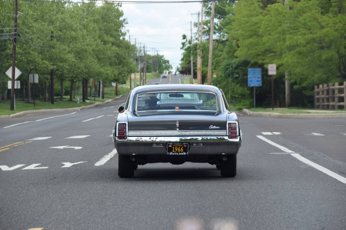 Oldsmobile-cutlass-1966-black-1