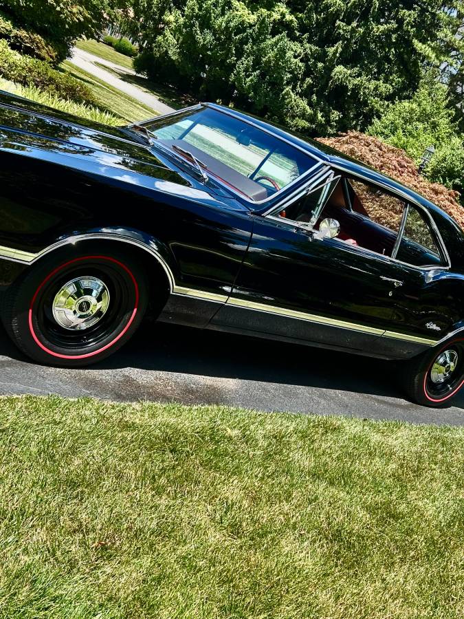 Oldsmobile-cutlass-1966-black-18