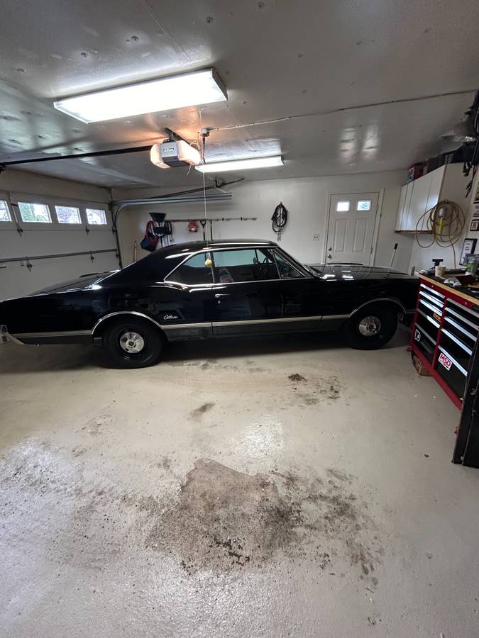 Oldsmobile-cutlass-1966-black-3