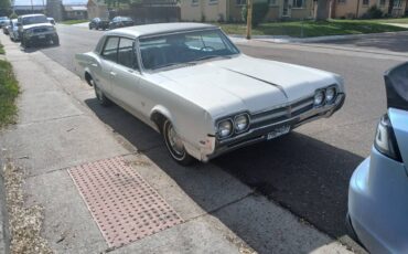 Oldsmobile-cutlass-1966-white-1