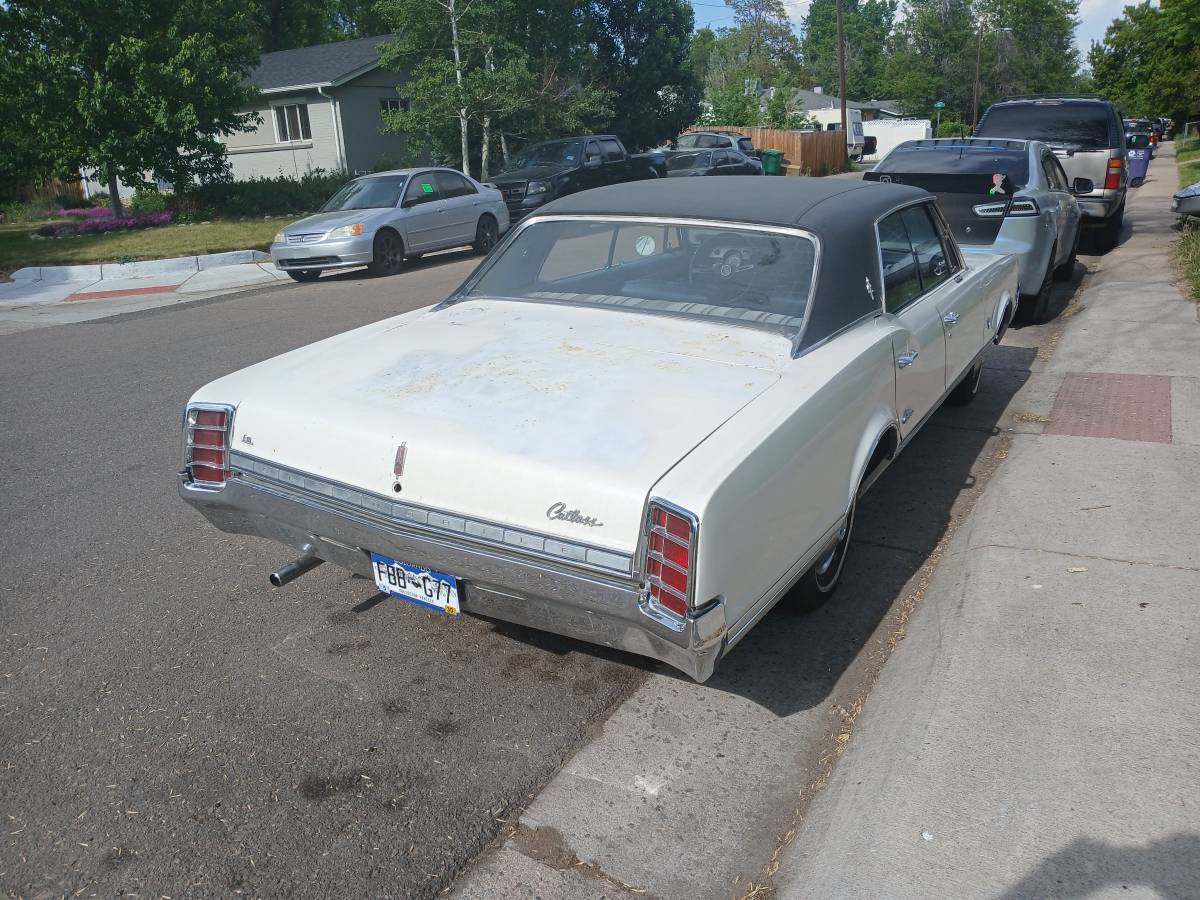 Oldsmobile-cutlass-1966-white-3