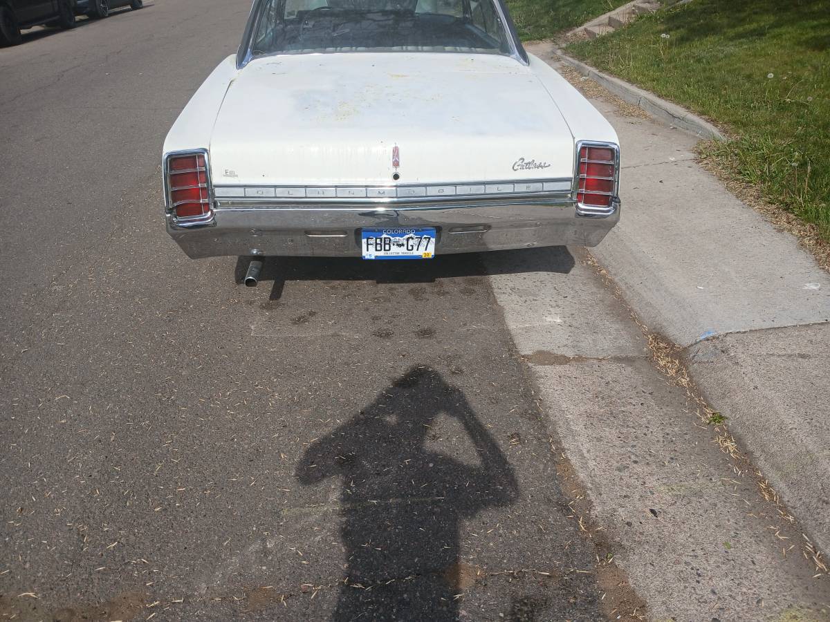 Oldsmobile-cutlass-1966-white-4