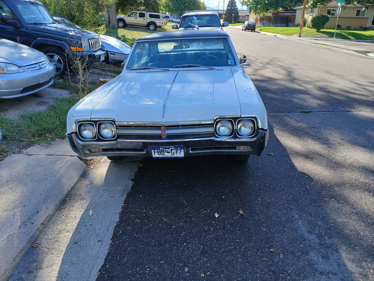 Oldsmobile-cutlass-1966-white-5