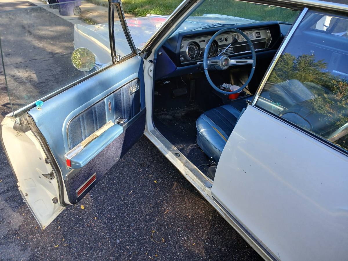 Oldsmobile-cutlass-1966-white-9