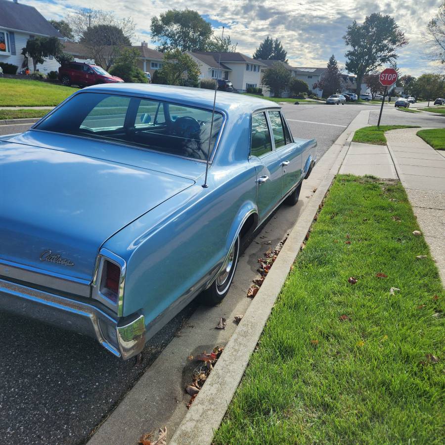 Oldsmobile-cutlass-1967-blue-2