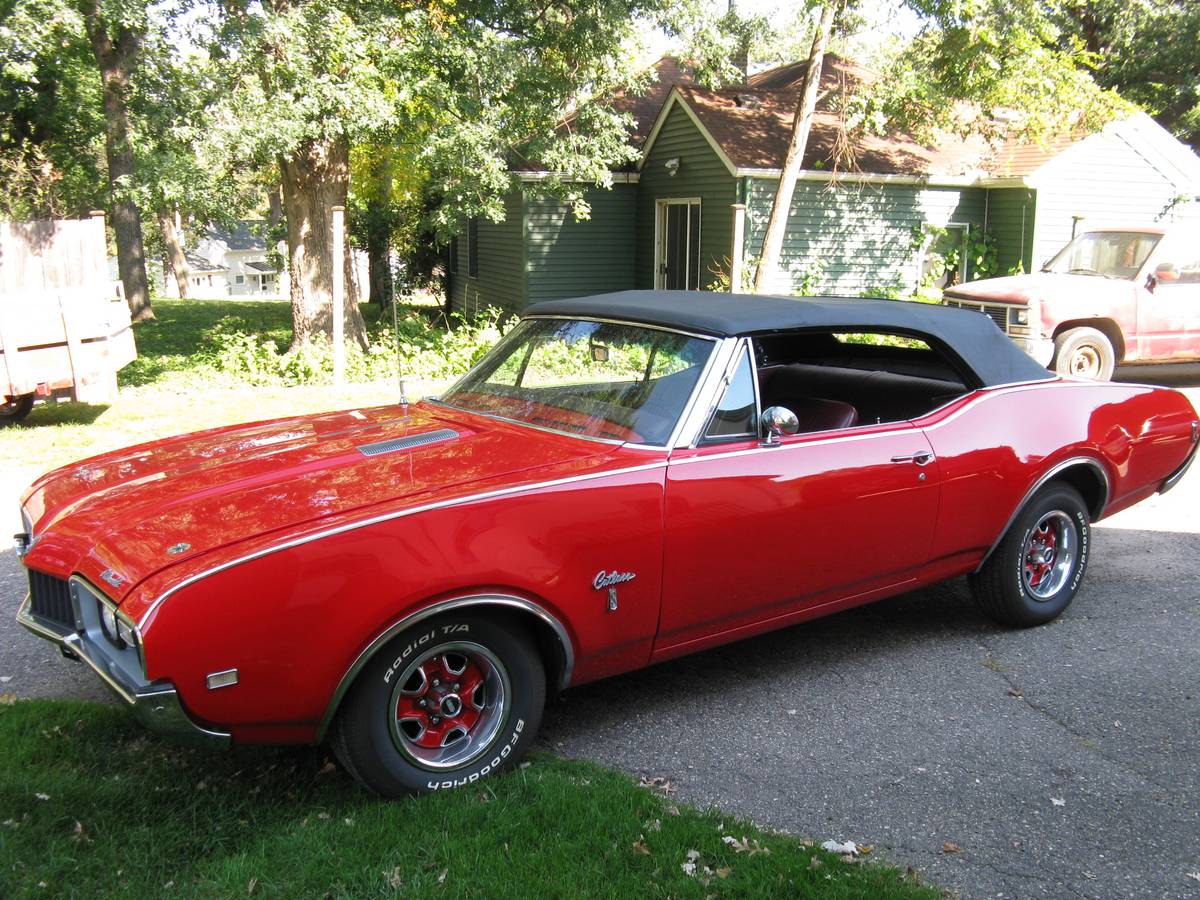 Oldsmobile-cutlass-1968-red-13