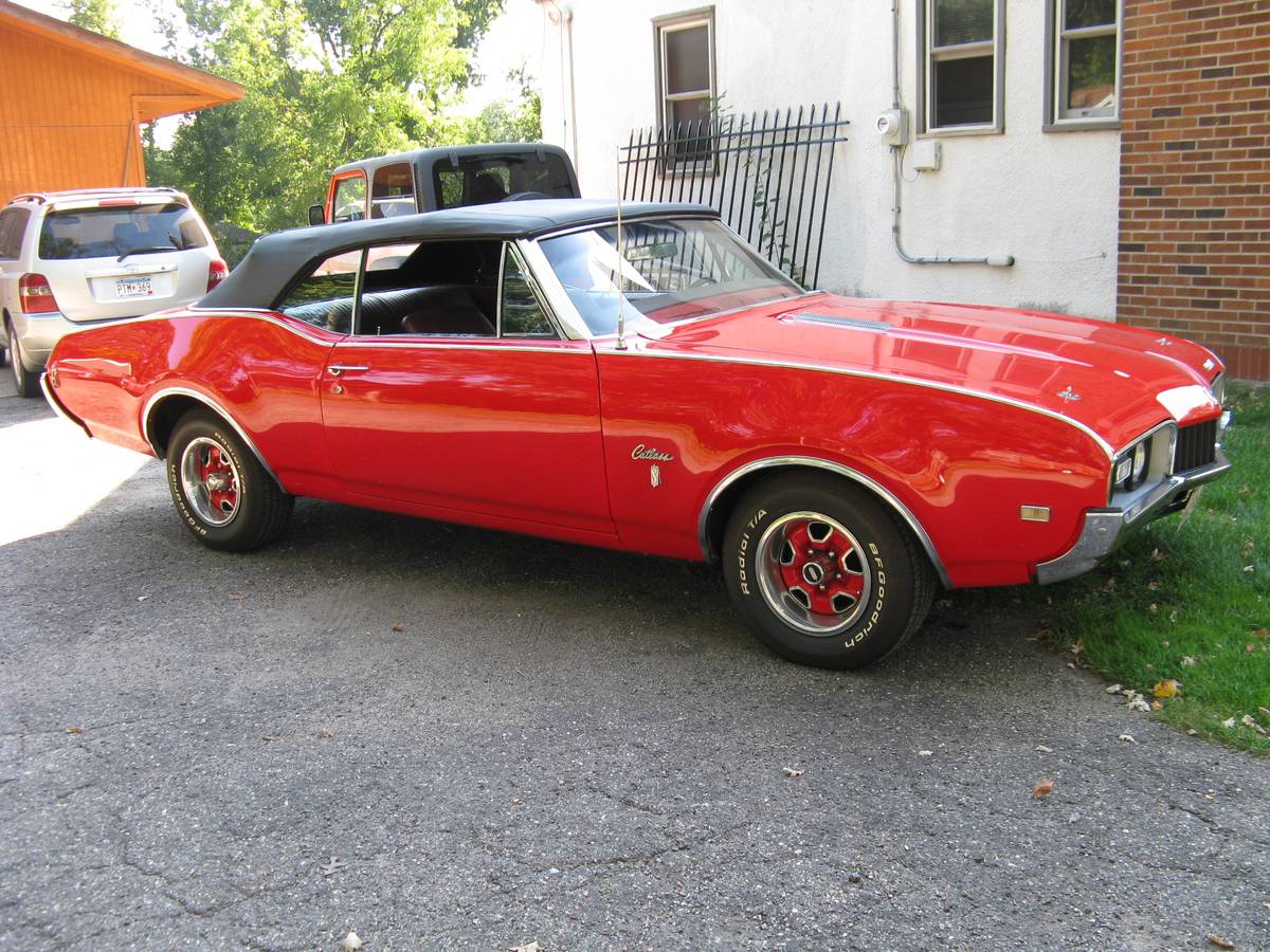 Oldsmobile-cutlass-1968-red-14