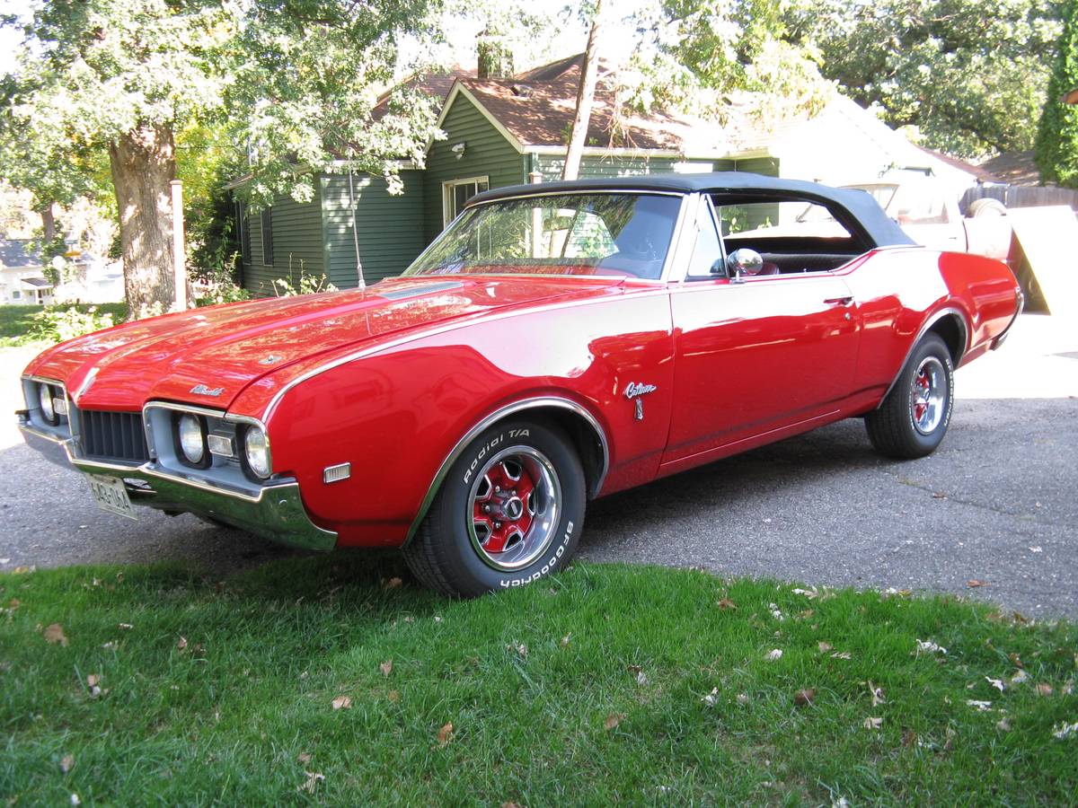 Oldsmobile-cutlass-1968-red