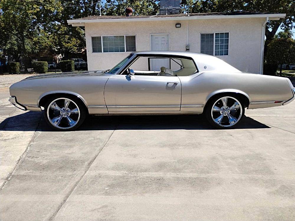 Oldsmobile-cutlass-1970-custom-15
