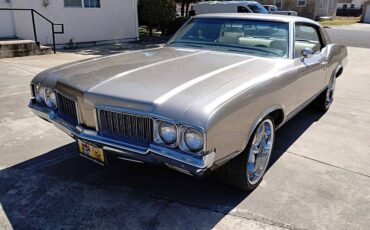 Oldsmobile-cutlass-1970-custom-24