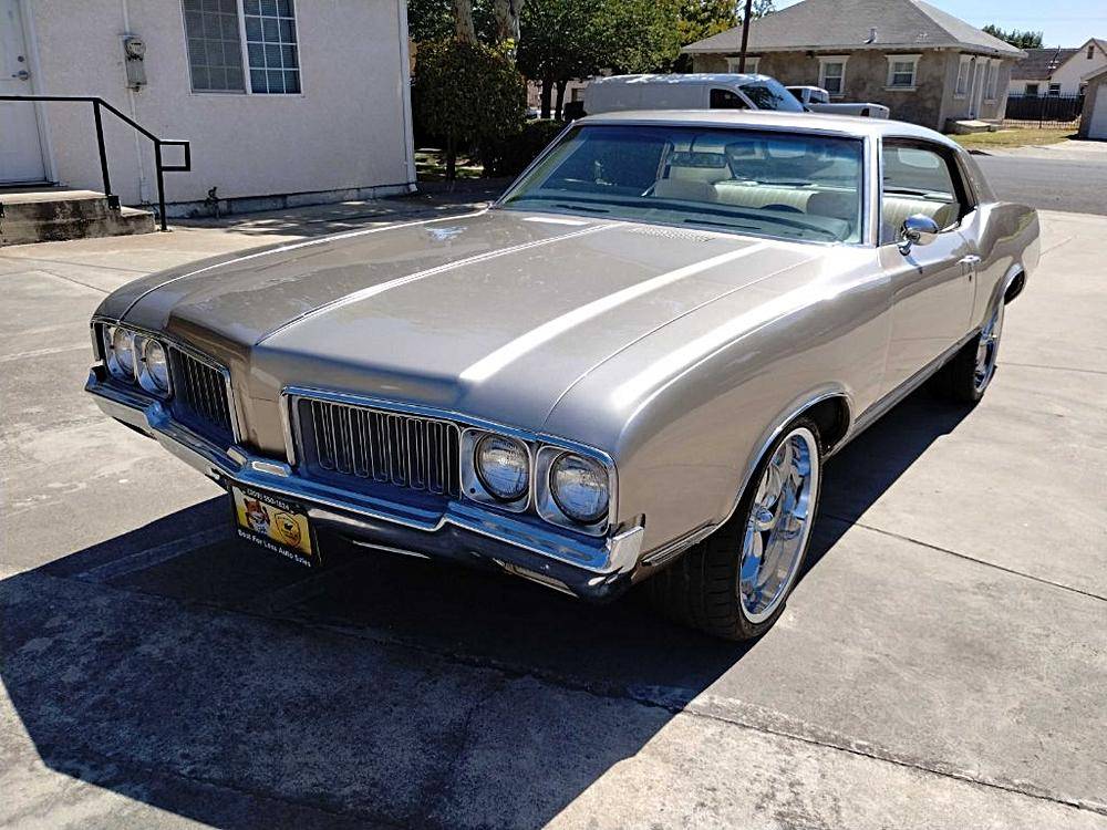 Oldsmobile-cutlass-1970-custom-24