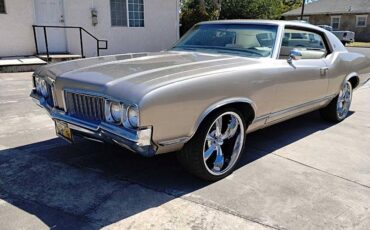 Oldsmobile-cutlass-1970-custom-26