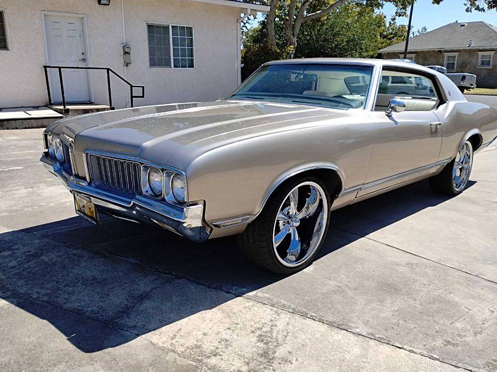 Oldsmobile-cutlass-1970-custom-26