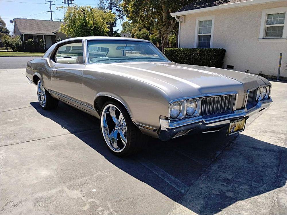 Oldsmobile-cutlass-1970-custom-28
