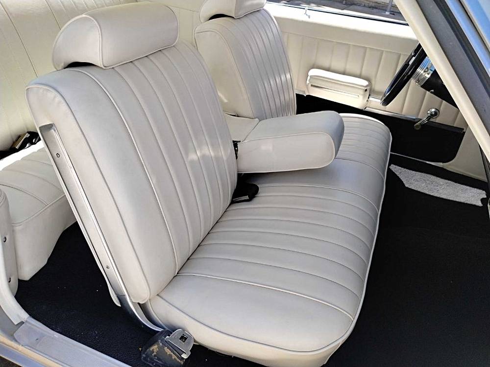 Oldsmobile-cutlass-1970-custom-36