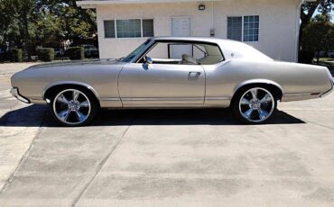 Oldsmobile-cutlass-1970-custom-37