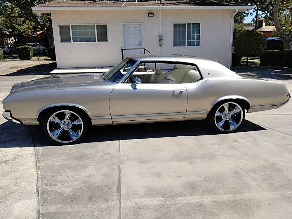 Oldsmobile-cutlass-1970-custom-38