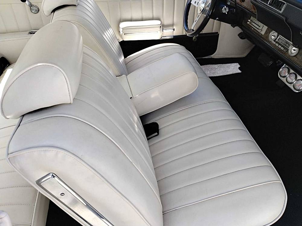 Oldsmobile-cutlass-1970-custom-44