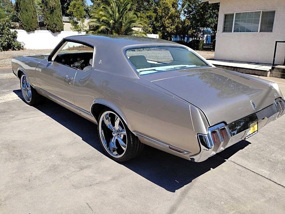 Oldsmobile-cutlass-1970-custom-8