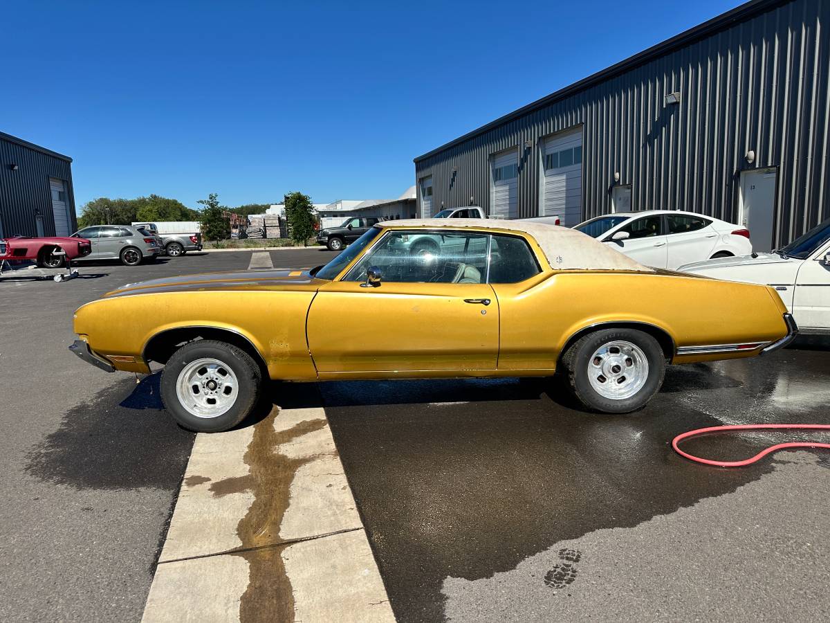 Oldsmobile-cutlass-1971-yellow-1