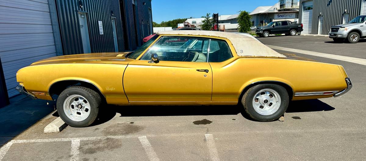 Oldsmobile-cutlass-1971-yellow-2