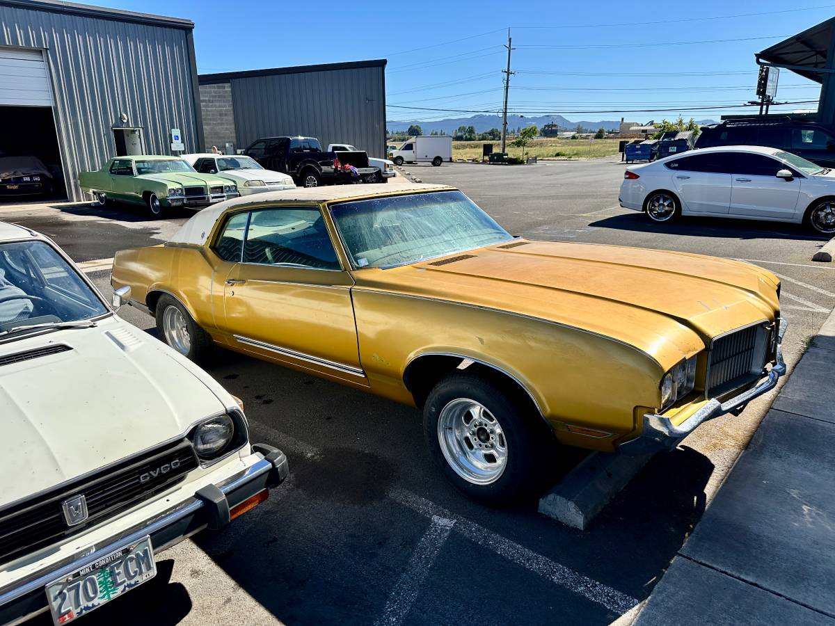 Oldsmobile-cutlass-1971-yellow-3