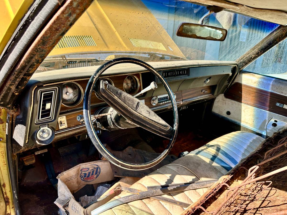 Oldsmobile-cutlass-1971-yellow-7