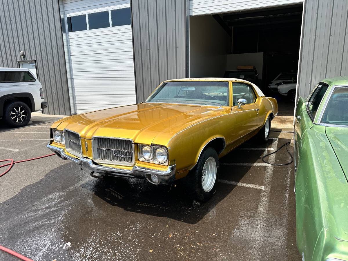 Oldsmobile-cutlass-1971-yellow