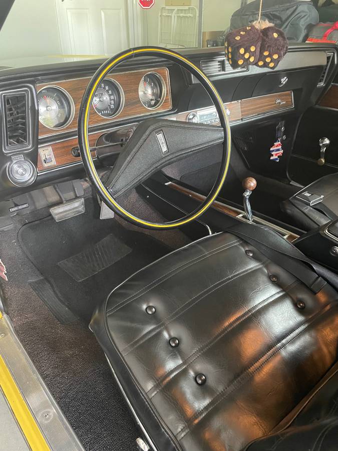 Oldsmobile-cutlass-1972-yellow-4