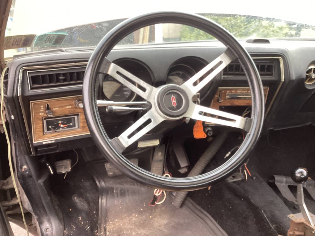 Oldsmobile-cutlass-1975-black-12
