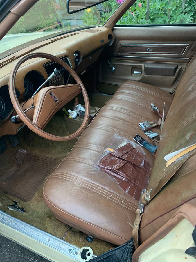 Oldsmobile-cutlass-1975-yellow-4