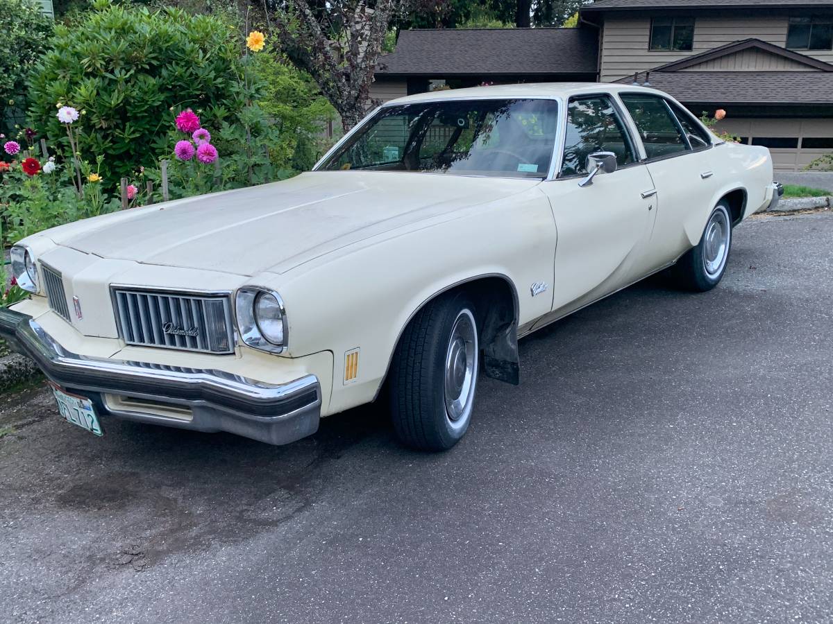 Oldsmobile-cutlass-1975-yellow