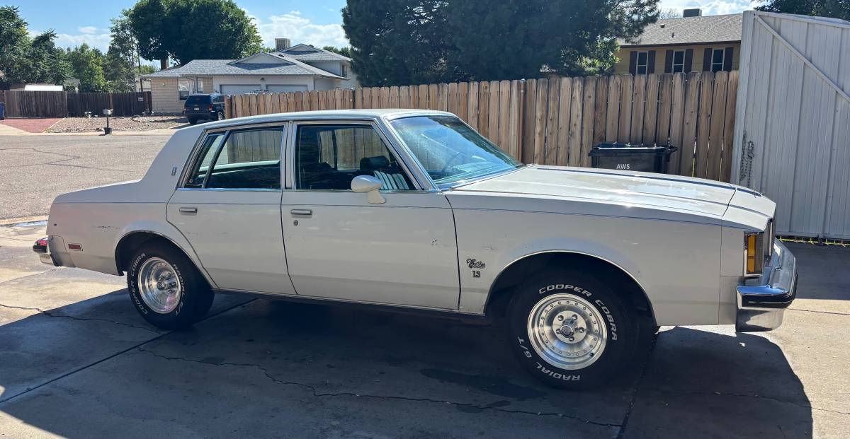 Oldsmobile-cutlass-1980-white-1