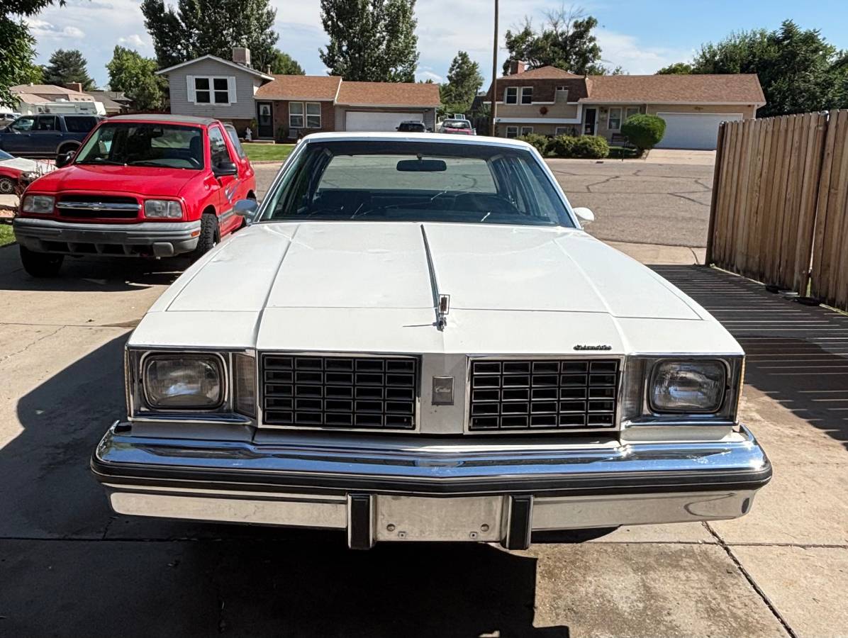 Oldsmobile-cutlass-1980-white-4