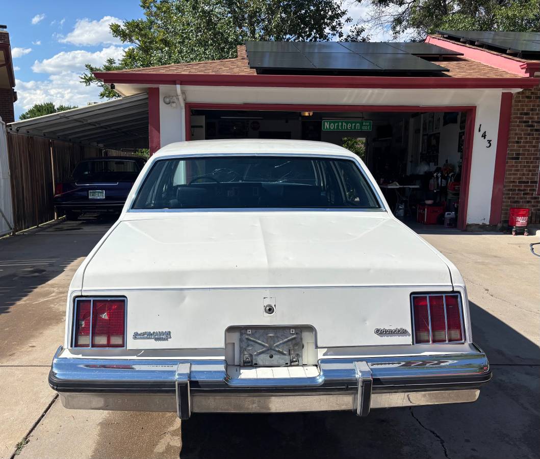 Oldsmobile-cutlass-1980-white-5