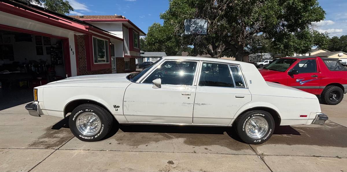Oldsmobile-cutlass-1980-white