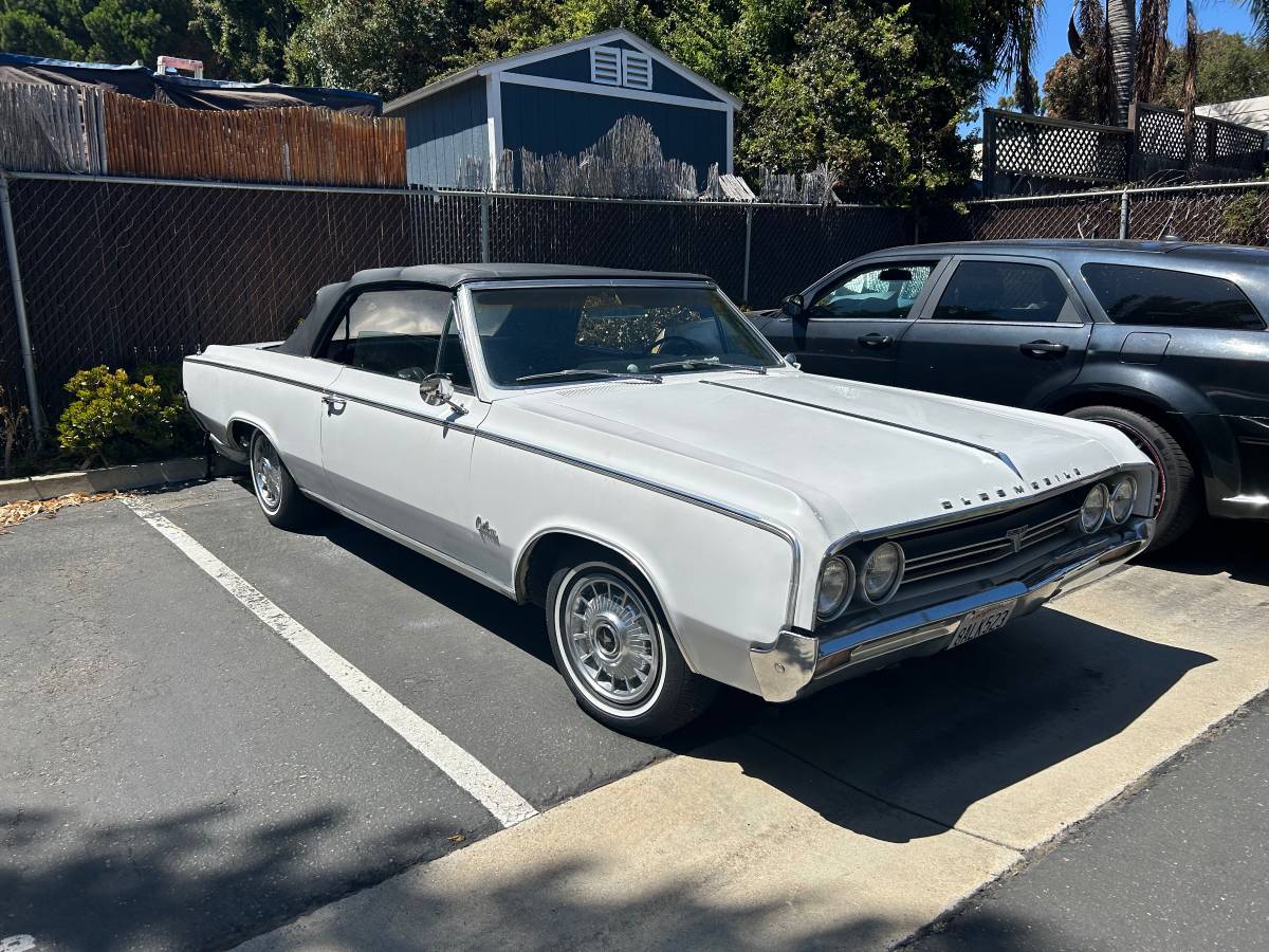 Oldsmobile-cutlass-85-1964-white-5