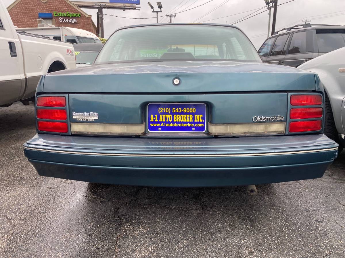 Oldsmobile-cutlass-ciera-1996-green-48