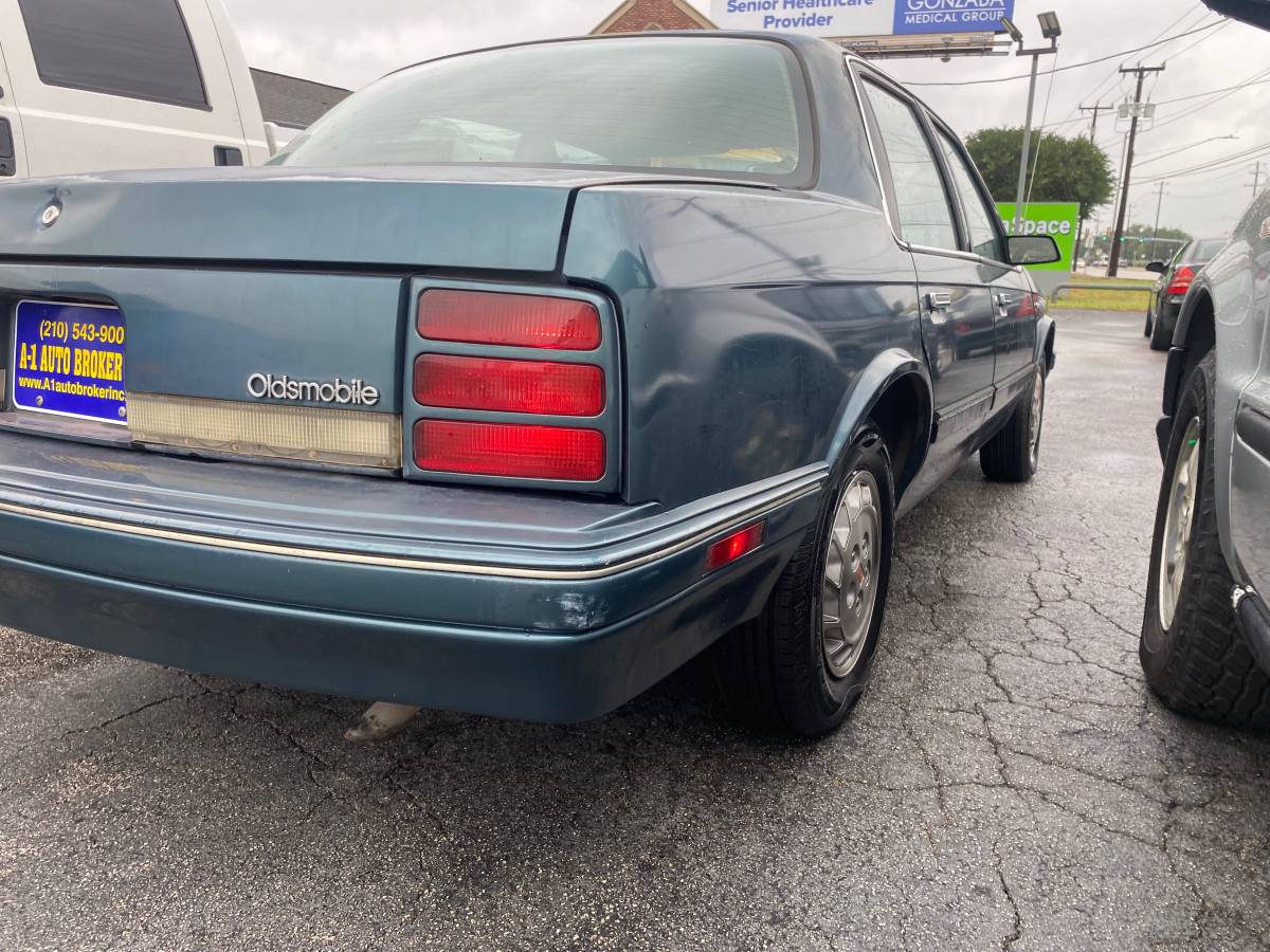 Oldsmobile-cutlass-ciera-1996-green-49