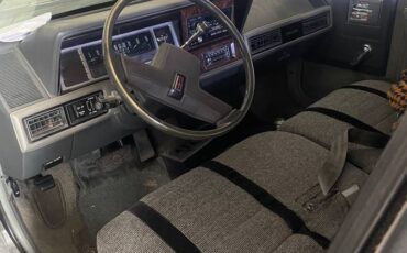 Oldsmobile-cutlass-cruiser-1984-grey-2