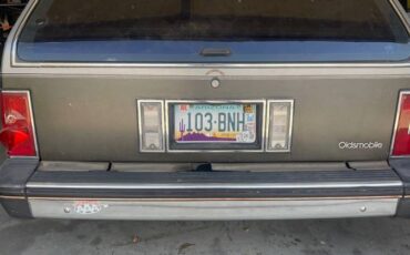 Oldsmobile-cutlass-cruiser-1984-grey-3