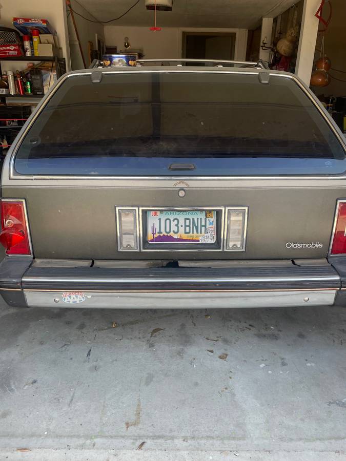 Oldsmobile-cutlass-cruiser-1984-grey-3